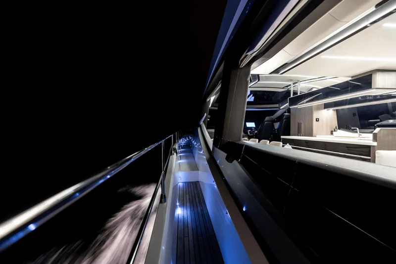 Slide: The Image of Galeon 800 FLY 2024 - 3898162