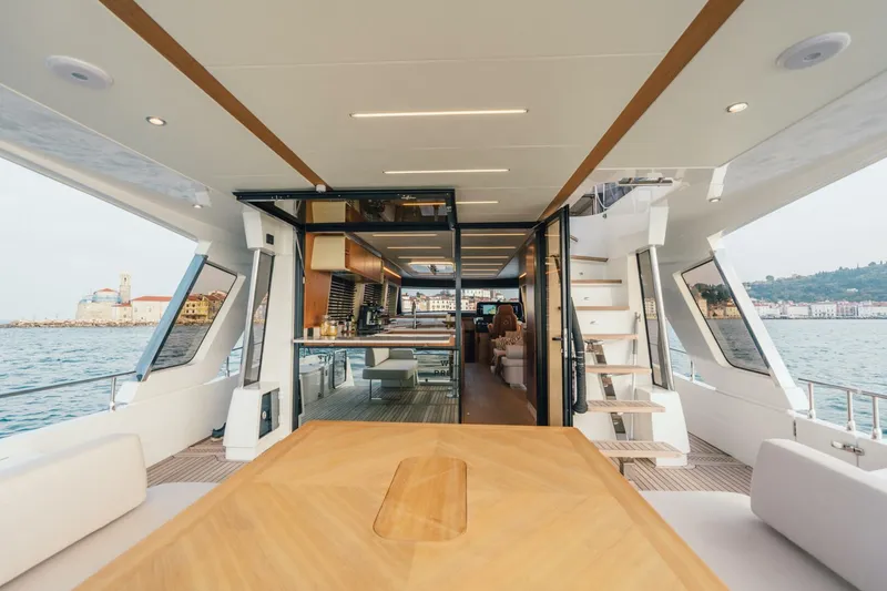 Slide: The Image of Greenline 58 Fly Hybrid 2025 - 4504002