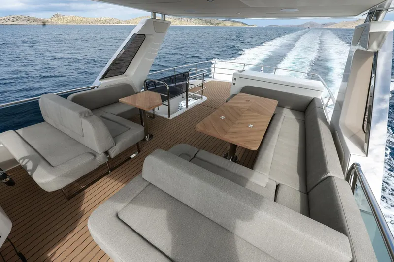 Slide: The Image of Greenline 58 Fly Hybrid 2027 - 4504039