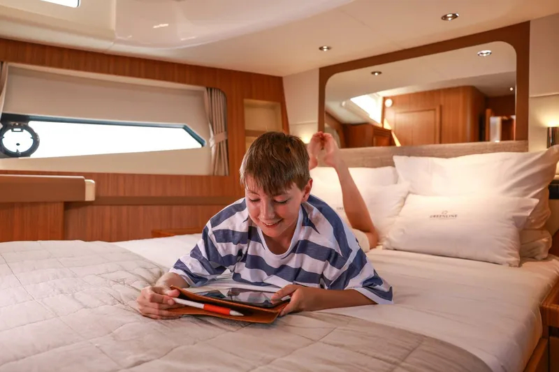 Slide: The Image of Greenline 58 Fly Hybrid 2027 - 4504135