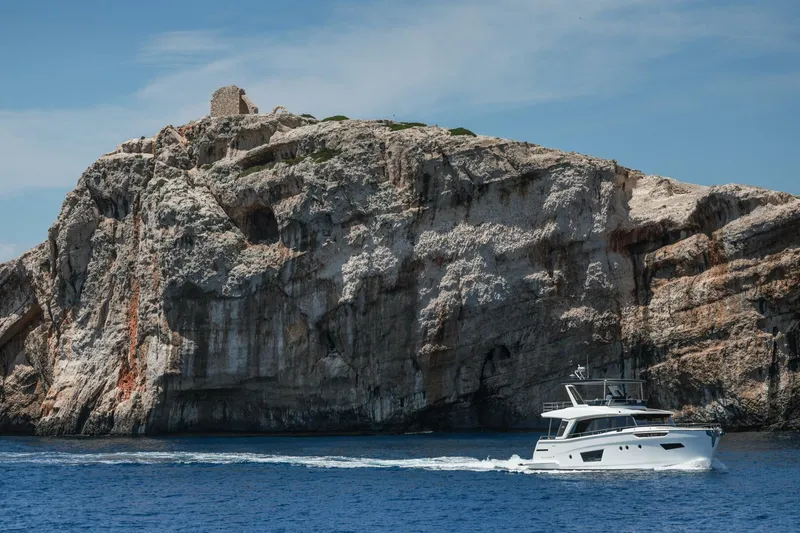 Slide: The Image of Greenline 58 Fly Hybrid 2027 - 4503989