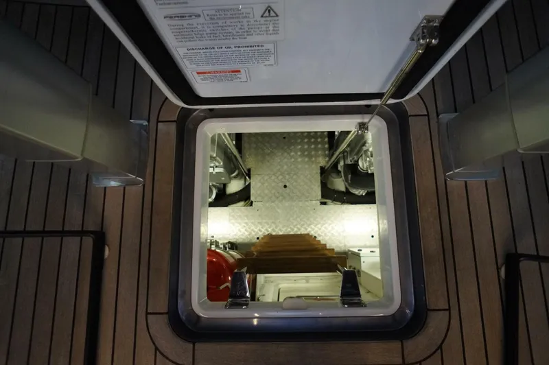 Slide: The Image of Pershing 70 2016 - 3867379