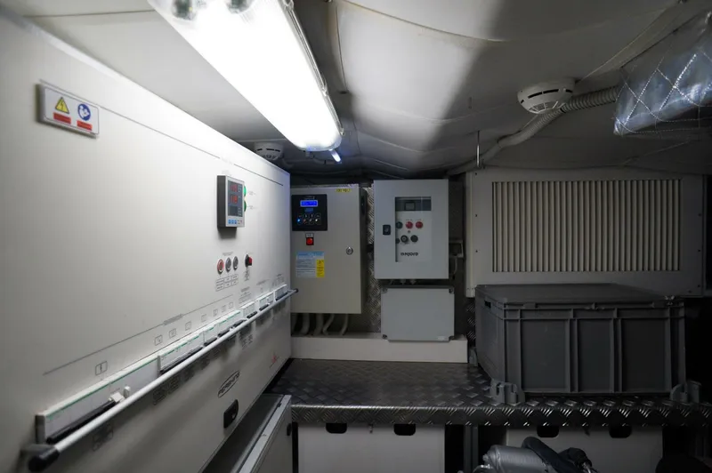 Slide: The Image of Pershing 70 2016 - 3867380