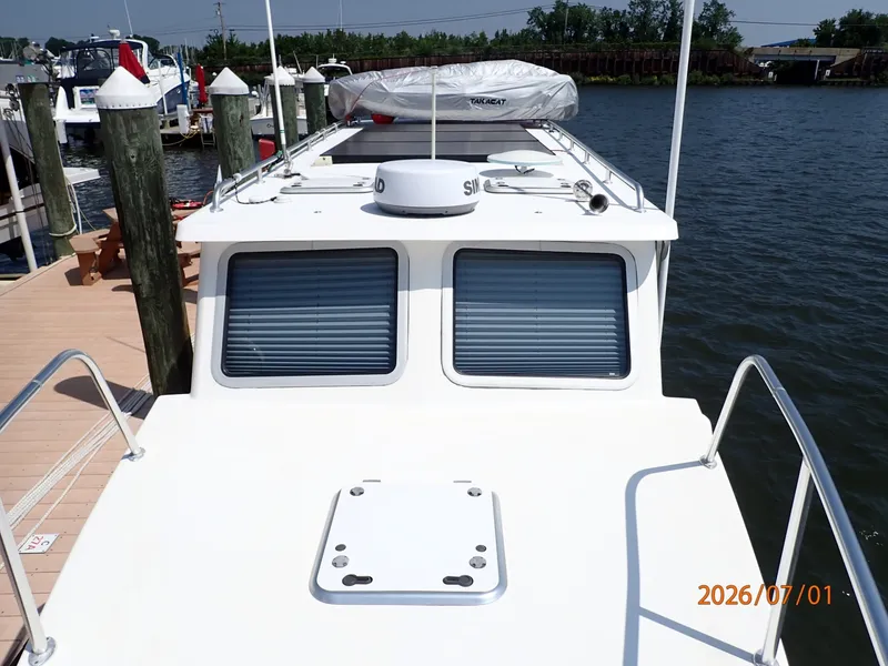 Slide: The Image of 35' Great Harbour foredeck aft - 6751271