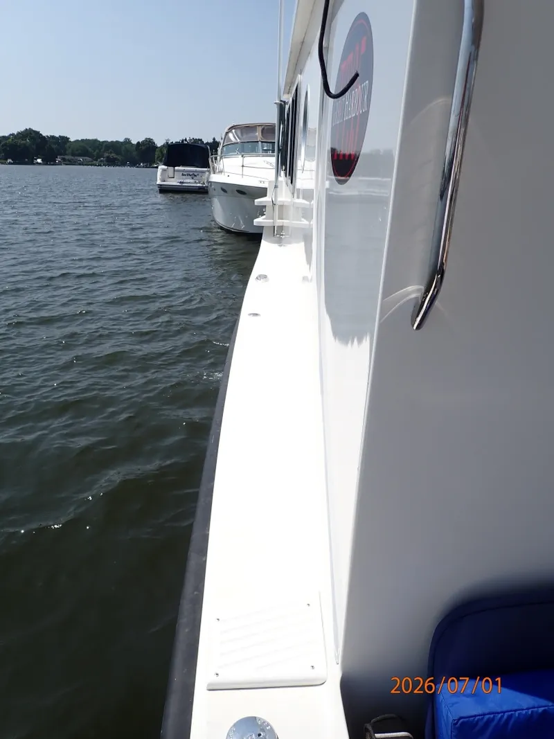 Slide: The Image of 35' Great Harbour port side deck2 - 6751283