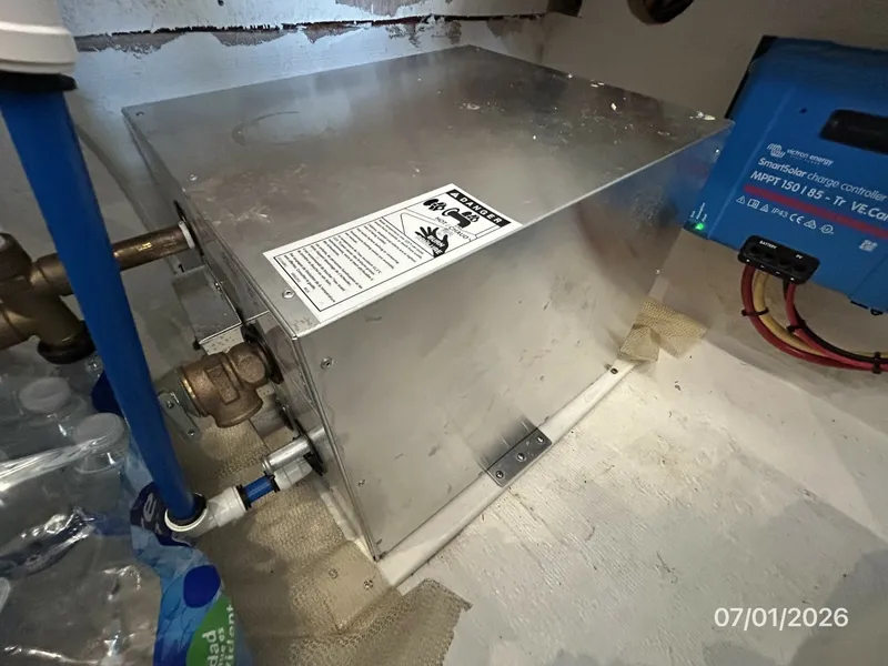 Slide: The Image of 35' Great Harbour water heater - 6751305