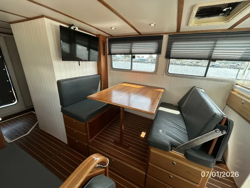 Slide: The Image of 35' Great Harbour salon port - 6751286