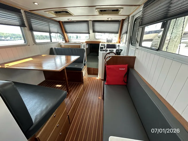 Slide: The Image of 35' Great Harbour salon forward - 6751285