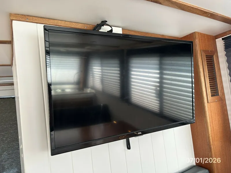 Slide: The Image of 35' Great Harbour salon TV - 6751292