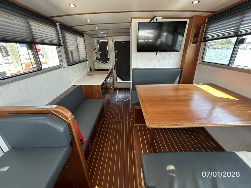 Slide: The Image of 35' Great Harbour salon aft - 6751284