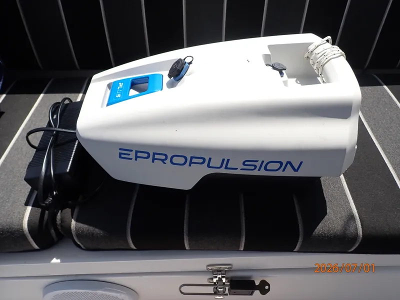 Slide: The Image of 35' Great Harbour tender outboard - 6751304