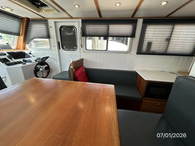 Slide: The Image of 35' Great Harbour salon starboard - 6751289