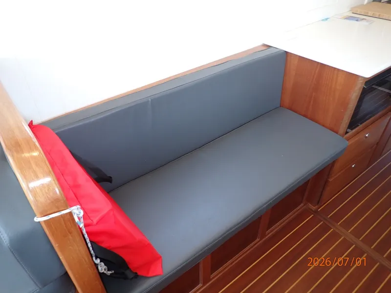 Slide: The Image of 35' Great Harbour salon starboard seating2 - 6751291