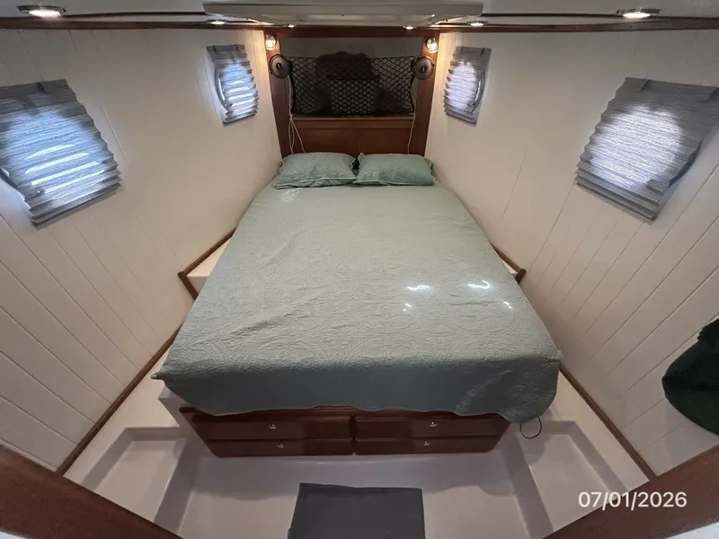 Slide: The Image of 35' Great Harbour stateroom - 6751297