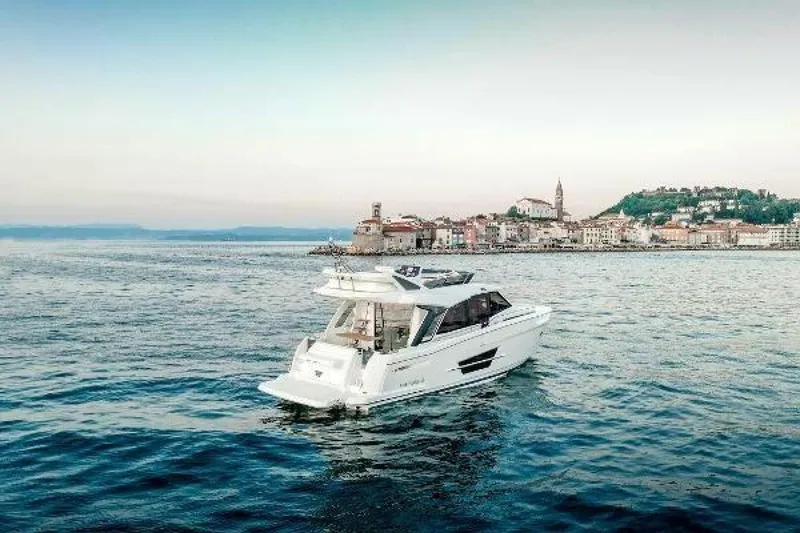 Slide: The Image of Greenline 45 Fly 2025 - 3870701