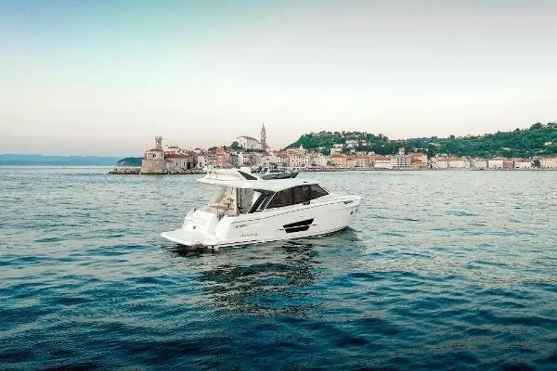 Slide: The Image of Greenline 45 Fly 2025 - 3870697