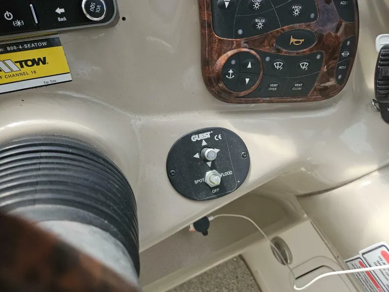 Slide: The Image of Sea Ray 28 2004 - 3871615