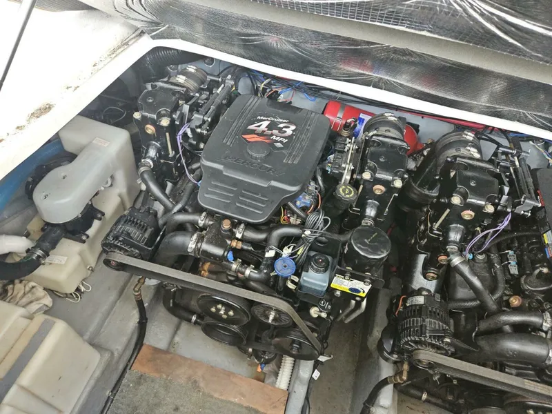 Slide: The Image of Sea Ray 28 2004 - 3871587