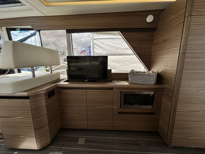 Slide: The Image of Greenline 39 Hybrid 2024 - 4289501