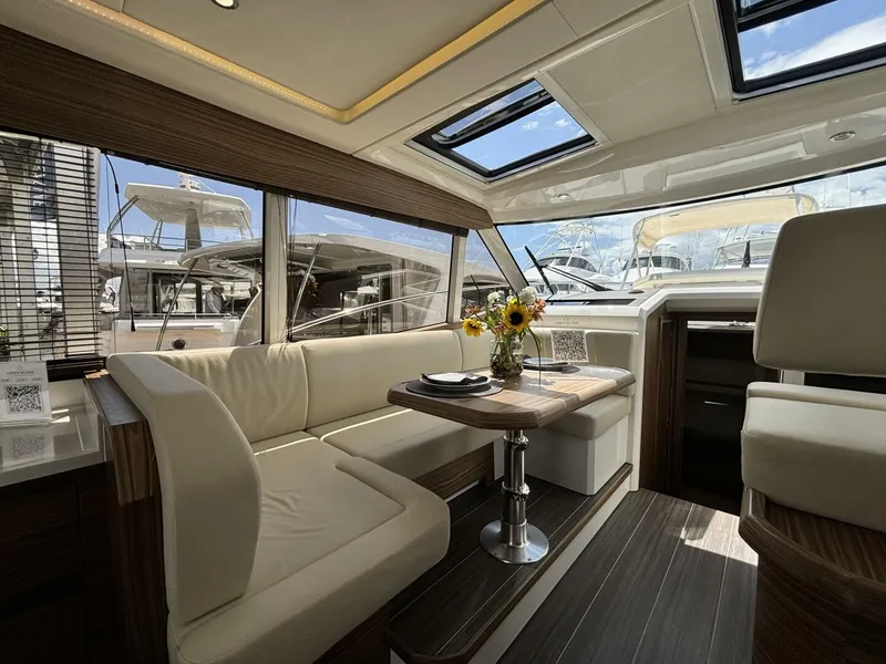 Slide: The Image of Greenline 39 Hybrid 2024 - 4289500