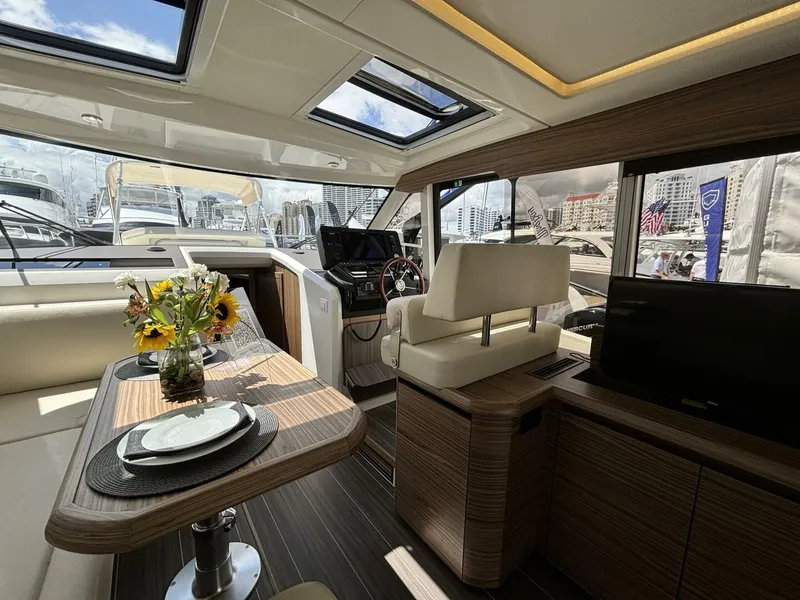 Slide: The Image of Greenline 39 Hybrid 2024 - 4289502