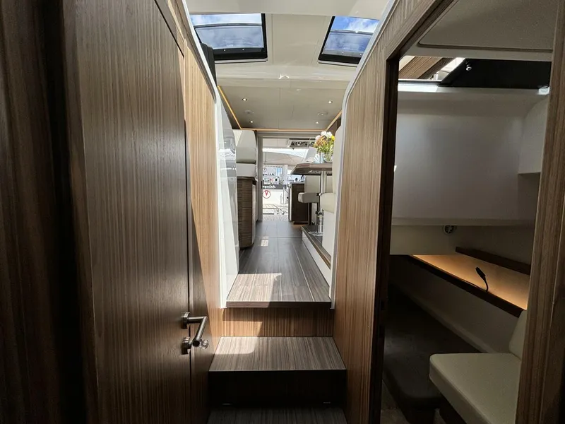 Slide: The Image of Greenline 39 Hybrid 2024 - 4289513