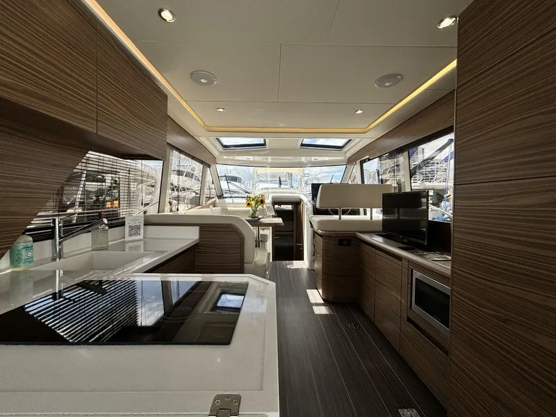 Slide: The Image of Greenline 39 Hybrid 2024 - 4289492