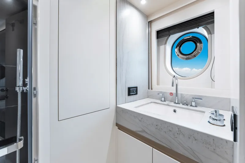 Slide: The Image of Azimut MAGELLANO 25 METRI 2023 - 3876564