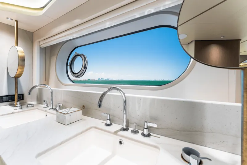 Slide: The Image of Azimut MAGELLANO 25 METRI 2023 - 3876575