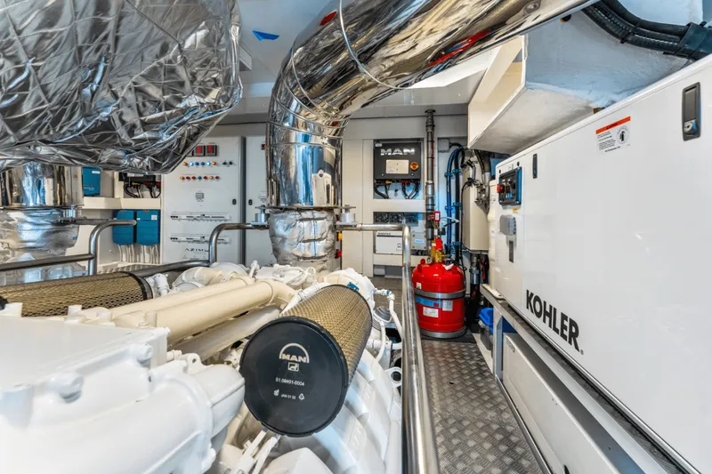 Slide: The Image of Azimut MAGELLANO 25 METRI 2023 - 3876633