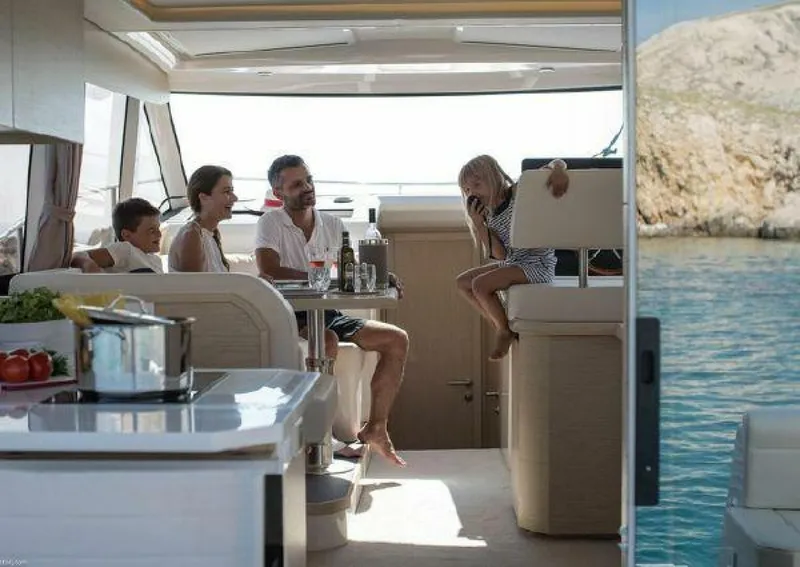 Slide: The Image of Greenline 39 2027 - 3881629