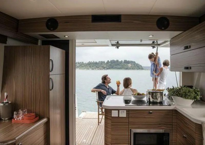 Slide: The Image of Greenline 40 2027 - 3882359