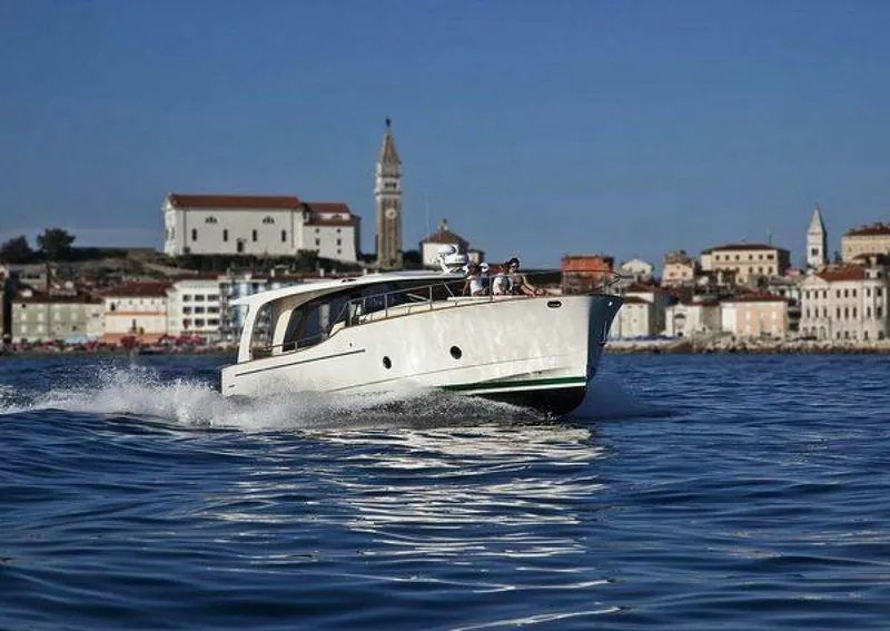 Slide: The Image of Greenline 40 2027 - 3882372