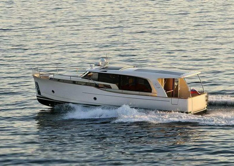 Slide: The Image of Greenline 40 2027 - 3882373