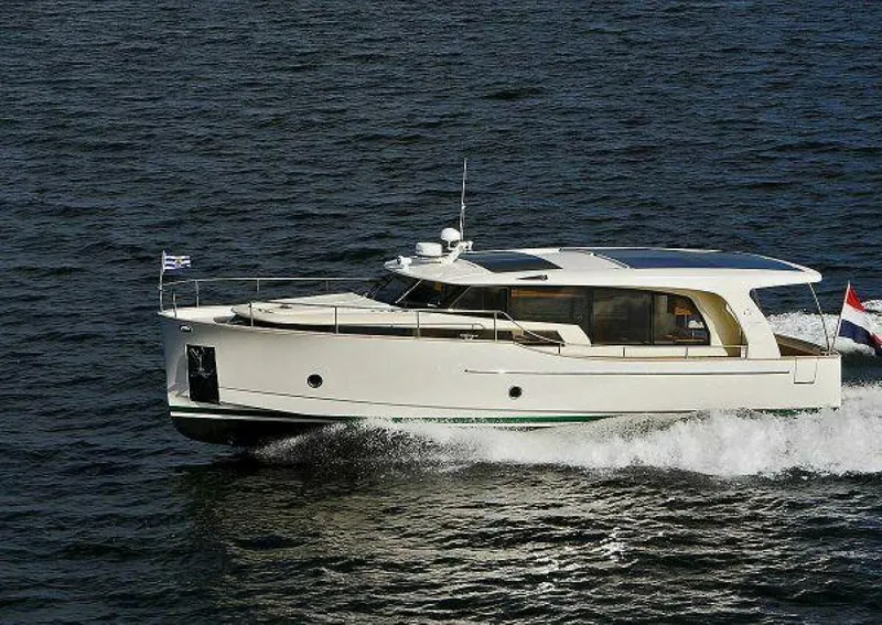 Slide: The Image of Greenline 40 2027 - 3882374