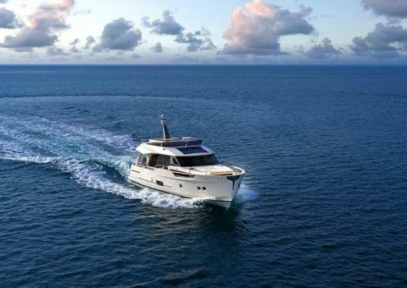 Slide: The Image of Greenline 48 Fly 2025 - 3883863