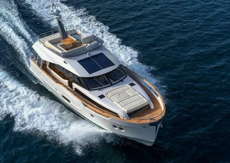 Slide: The Image of Greenline 48 Fly 2025 - 3883865