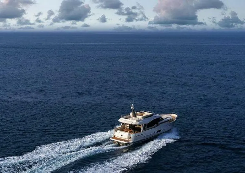 Slide: The Image of Greenline 48 Fly 2025 - 3883871