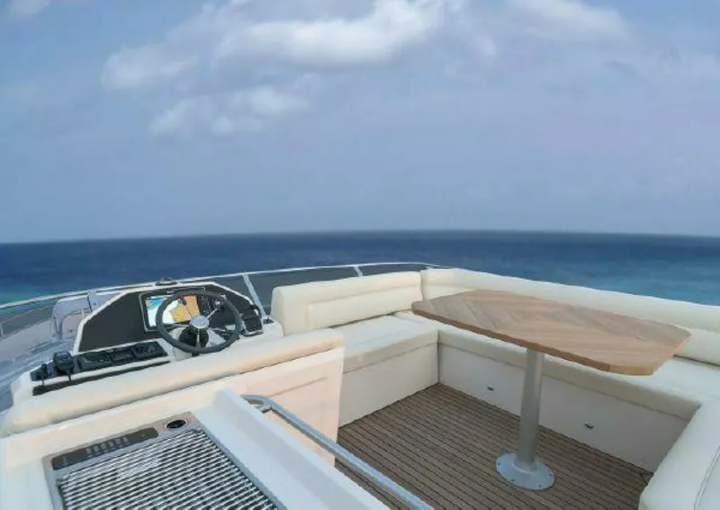 Slide: The Image of Greenline 48 Fly 2025 - 3883877