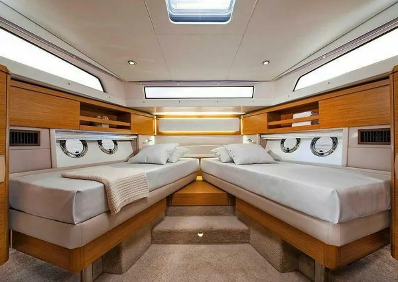 Slide: The Image of Greenline 48 Fly 2025 - 3883886