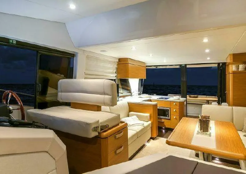 Slide: The Image of Greenline 48 Fly 2025 - 3883891