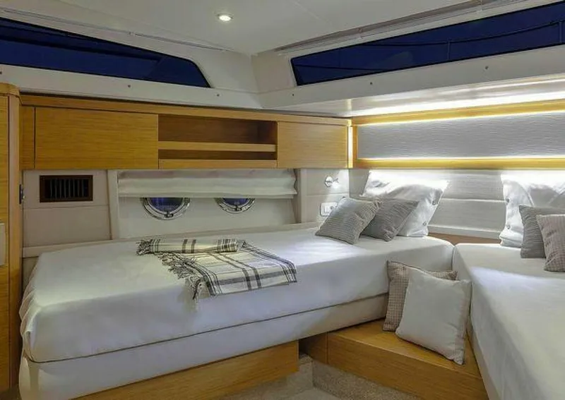 Slide: The Image of Greenline 48 Fly 2025 - 3883895