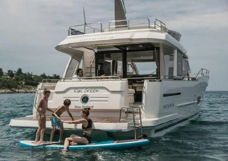 Slide: The Image of Greenline 48 Fly 2025 - 3883850