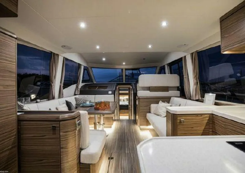 Slide: The Image of Greenline 48 Fly 2027 - 3883852