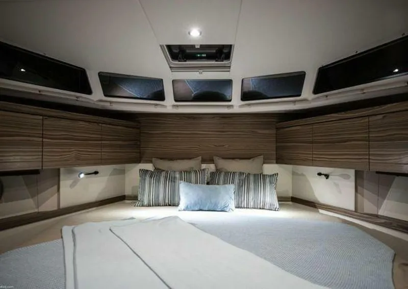 Slide: The Image of Greenline 48 Fly 2027 - 3883854