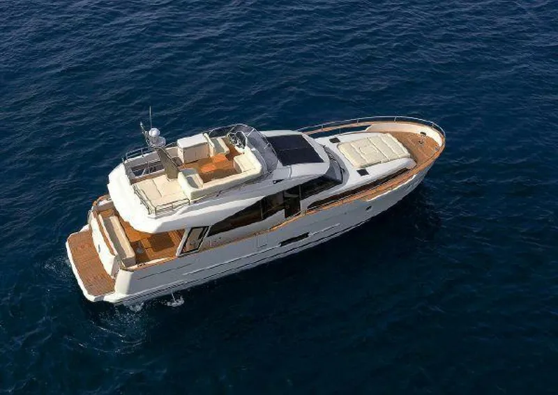 Slide: The Image of Greenline 48 Fly 2027 - 3883858