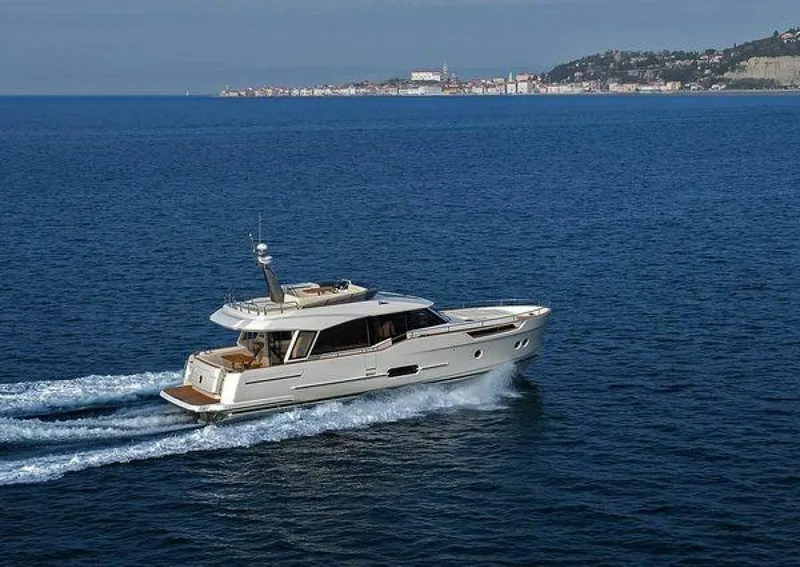 Slide: The Image of Greenline 48 Fly 2027 - 3883862