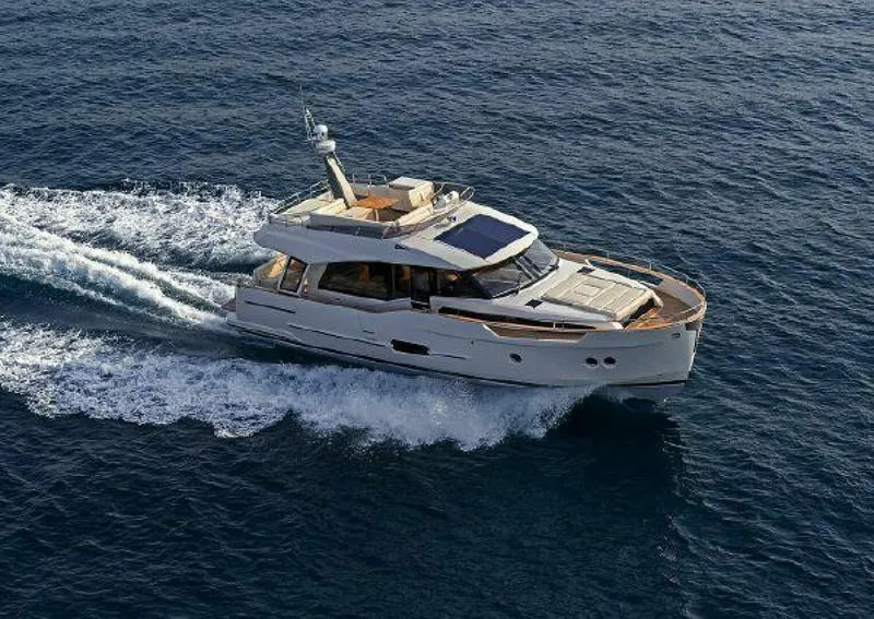 Slide: The Image of Greenline 48 Fly 2027 - 3883866