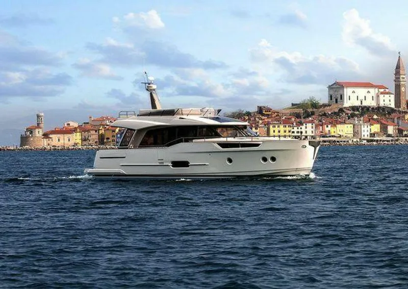 Slide: The Image of Greenline 48 Fly 2027 - 3883869