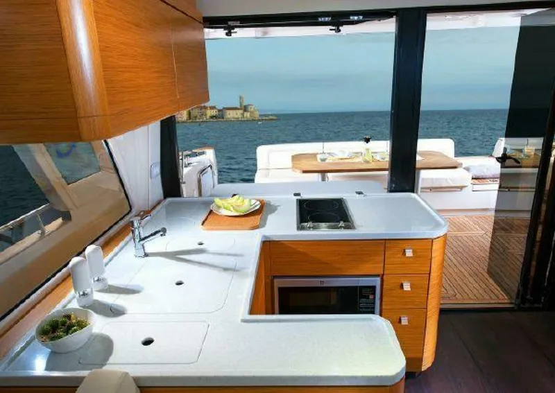 Slide: The Image of Greenline 48 Fly 2027 - 3883884